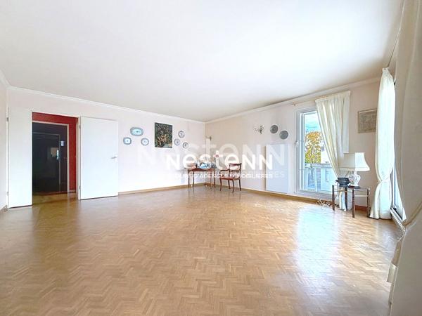 Montigny le Bretonneux, Centre ville, Gare à pieds, Appartement de 3 pièces de 74 m² au 1er étage avec cave et parking.