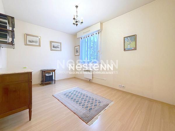 Montigny le Bretonneux, Centre ville, Gare à pieds, Appartement de 3 pièces de 74 m² au 1er étage avec cave et parking.