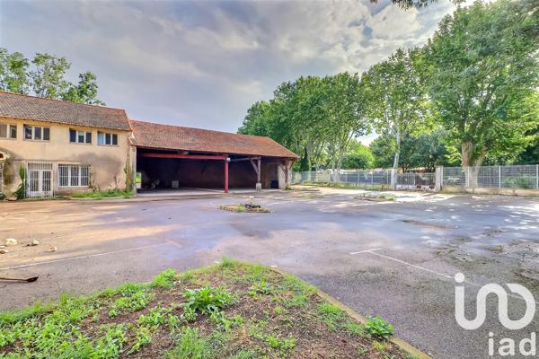 Building for sale 1 200 m² Nîmes-Saint-Césaire