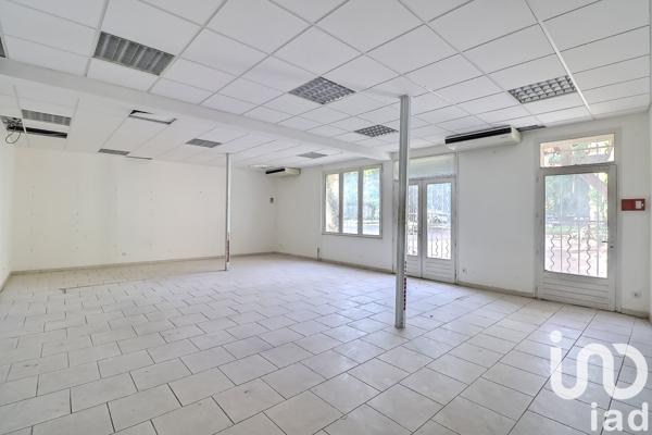 Building for sale 1 200 m² Nîmes-Saint-Césaire