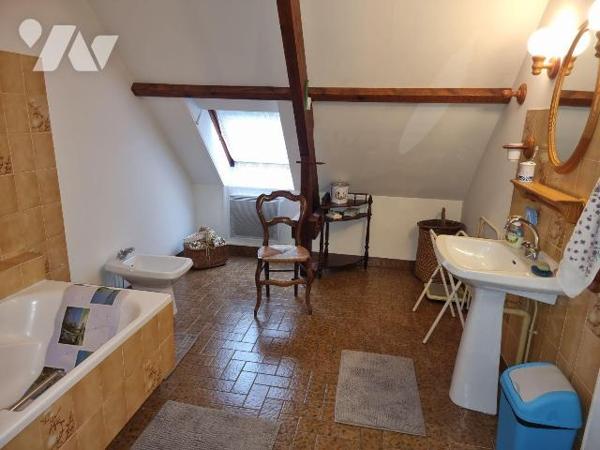 A vendre à Romorantin (41) et à découvrir sans tarder, cette maison située dans un quartier rés...