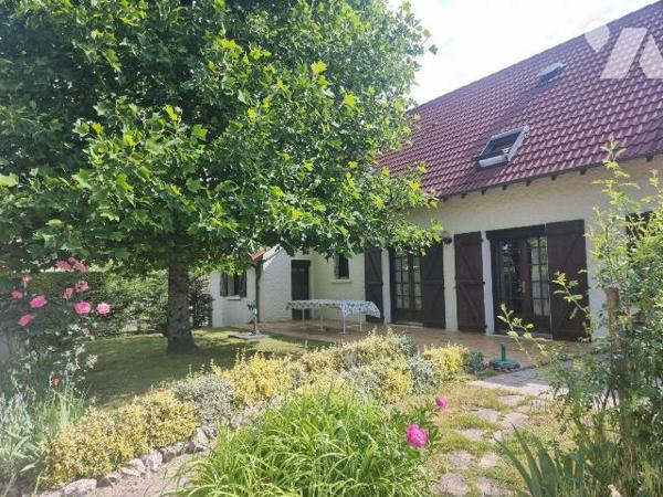 A vendre à Romorantin (41) et à découvrir sans tarder, cette maison située dans un quartier rés...