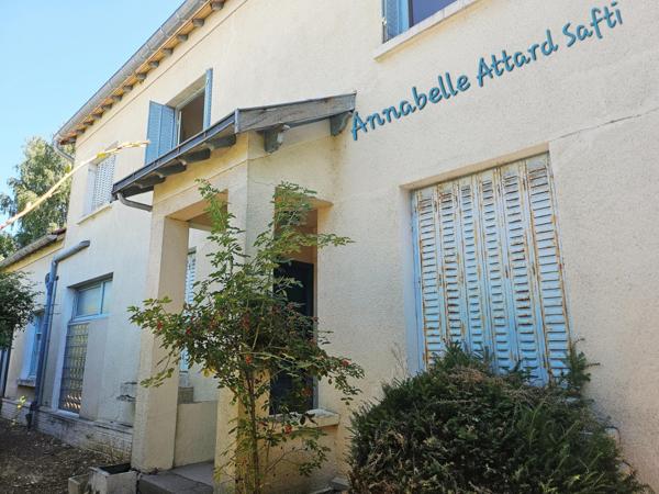 Ensemble rare de 2 maisons avec fort potentiel, piscine et sauna