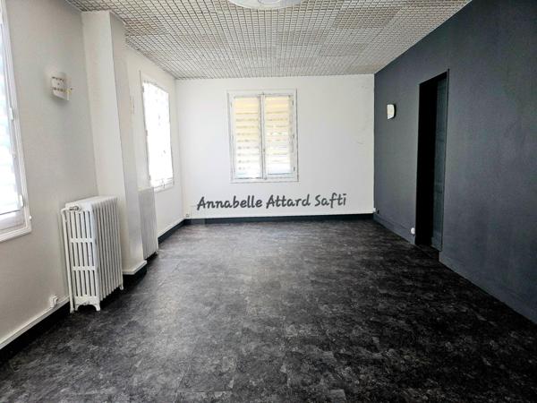 Ensemble rare de 2 maisons avec fort potentiel, piscine et sauna