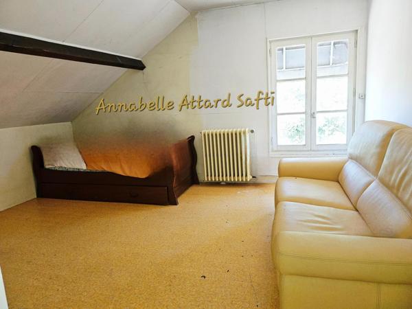 Ensemble rare de 2 maisons avec fort potentiel, piscine et sauna