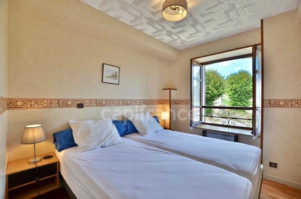 PROPRIÉTÉ EN PIERRE 545 M2, TERRAIN ARBORÉ DE 6972 M2, ANCIEN MOULIN, GÎTE, APPARTEMENT, MAISON, STUDIO, 15 CHAMBRES, DÉPENDANCES, GARAGE, FIBRE OPTIQUE, PUITS PANNEAUX SOLAIRES