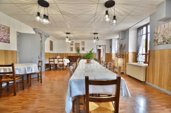 PROPRIÉTÉ EN PIERRE 545 M2, TERRAIN ARBORÉ DE 6972 M2, ANCIEN MOULIN, GÎTE, APPARTEMENT, MAISON, STUDIO, 15 CHAMBRES, DÉPENDANCES, GARAGE, FIBRE OPTIQUE, PUITS PANNEAUX SOLAIRES