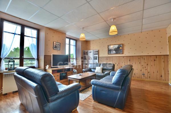 PROPRIÉTÉ EN PIERRE 545 M2, TERRAIN ARBORÉ DE 6972 M2, ANCIEN MOULIN, GÎTE, APPARTEMENT, MAISON, STUDIO, 15 CHAMBRES, DÉPENDANCES, GARAGE, FIBRE OPTIQUE, PUITS PANNEAUX SOLAIRES