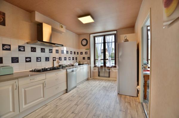 PROPRIÉTÉ EN PIERRE 545 M2, TERRAIN ARBORÉ DE 6972 M2, ANCIEN MOULIN, GÎTE, APPARTEMENT, MAISON, STUDIO, 15 CHAMBRES, DÉPENDANCES, GARAGE, FIBRE OPTIQUE, PUITS PANNEAUX SOLAIRES