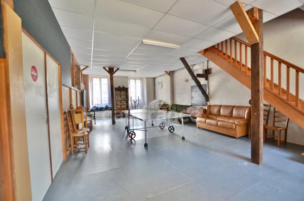 PROPRIÉTÉ EN PIERRE 545 M2, TERRAIN ARBORÉ DE 6972 M2, ANCIEN MOULIN, GÎTE, APPARTEMENT, MAISON, STUDIO, 15 CHAMBRES, DÉPENDANCES, GARAGE, FIBRE OPTIQUE, PUITS PANNEAUX SOLAIRES