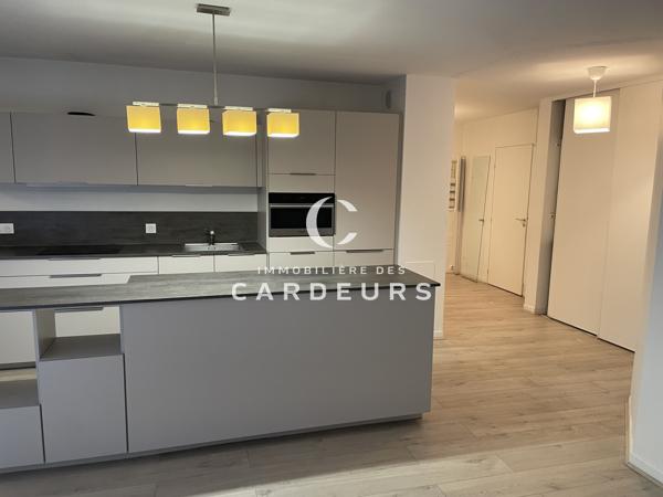 Appartement
                                                                                                                                                                                                                                                                                                                        3 pièce(s)                                                                                                                                                                                                          2 chambre(s)                                                                                                                                                                                                          80  m²