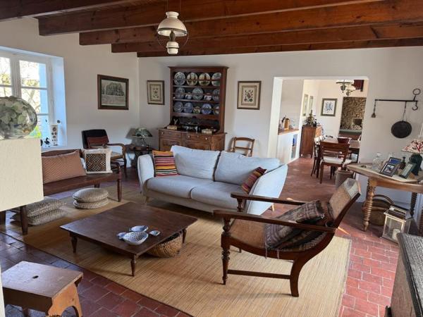 Charmante maison ancienne - centre ville L'EPINE - 142 m2