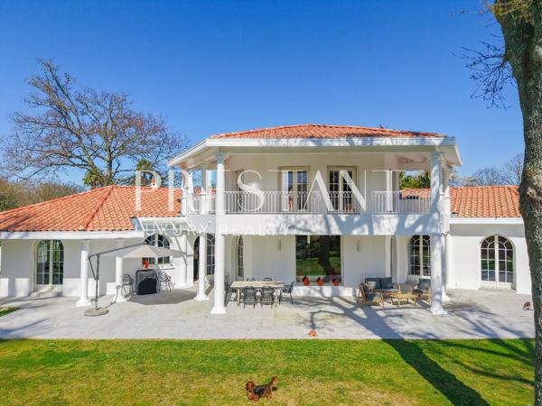 A Biarritz – Propriété de caractère sur belle parcelle de 1 900 m2 sur secteur résidentiel et préservé., BIARRITZ