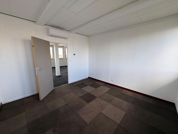 Location bureaux Orléans centre - Proche gare - Plateaux rénovés divisibles avec parkings
