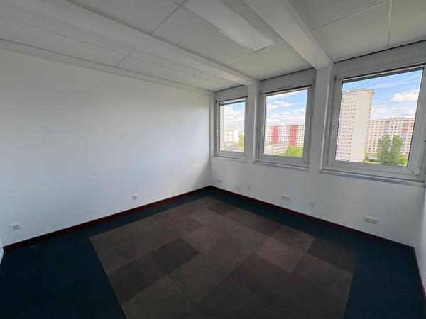 Location bureaux Orléans centre - Proche gare - Plateaux rénovés divisibles avec parkings