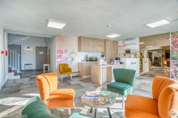 Immeuble en pierres en village
