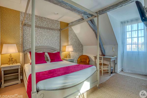 Immeuble en pierres en village