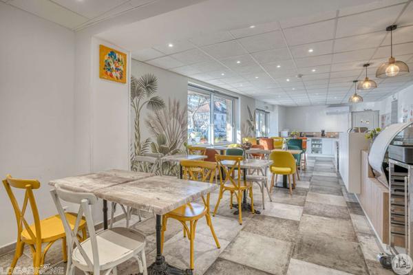 Immeuble en pierres en village