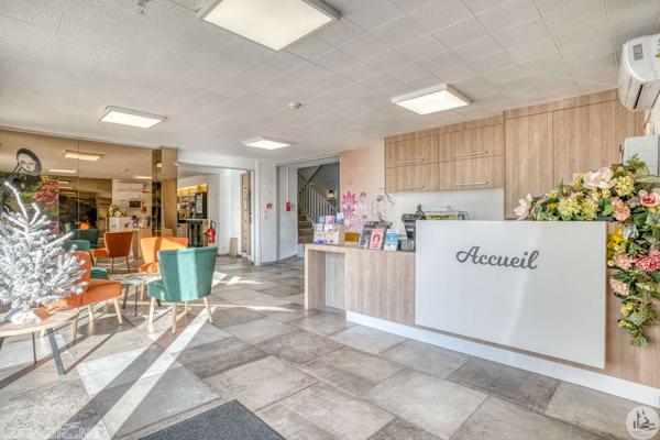 Immeuble en pierres en village