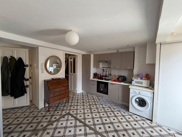 Appartement 2 pièces à vendre à Avignon - Dernier étage, calme et lumineux