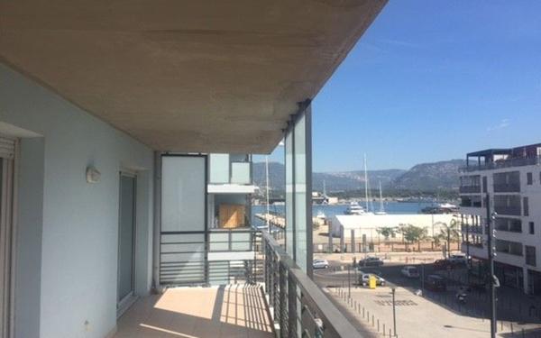 Appartement à vendre    3 pièces • 77 m2 La Seyne-sur-Mer