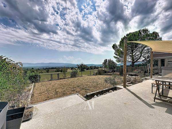 Maison de village intégralement rénovée de 241 m² avec 5 chambres, jardin et atelier à Collonges
