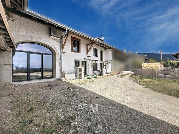 Maison de village intégralement rénovée de 241 m² avec 5 chambres, jardin et atelier à Collonges