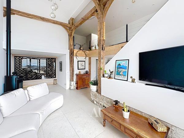 Maison de village intégralement rénovée de 241 m² avec 5 chambres, jardin et atelier à Collonges