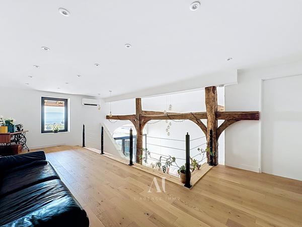 Maison de village intégralement rénovée de 241 m² avec 5 chambres, jardin et atelier à Collonges