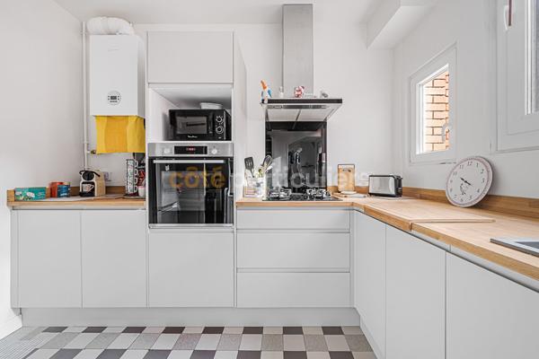 Vente
                Appartement68 m² - 2 Pièces -
                    SURESNES (92150)