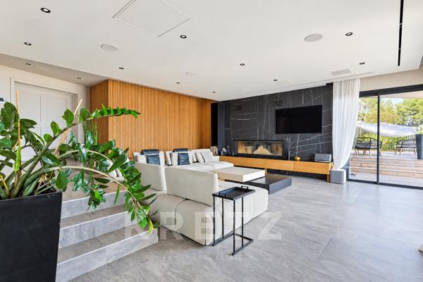 Carqueiranne, villa contemporaine 2021 de 290 m², vue mer panoramique, piscine, 5 suites
