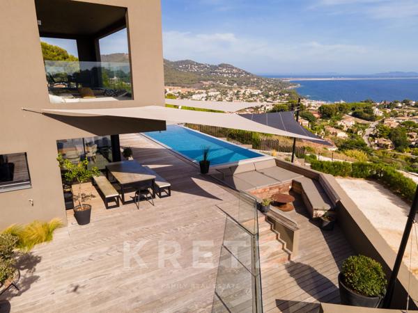 Carqueiranne, villa contemporaine 2021 de 290 m², vue mer panoramique, piscine, 5 suites