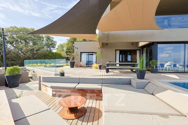 Carqueiranne, villa contemporaine 2021 de 290 m², vue mer panoramique, piscine, 5 suites