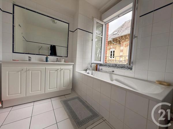 Appartement T3 à vendre  3 pièces - 84 m 2   BAGNOLES DE L ORNE NORMANDIE  - 61