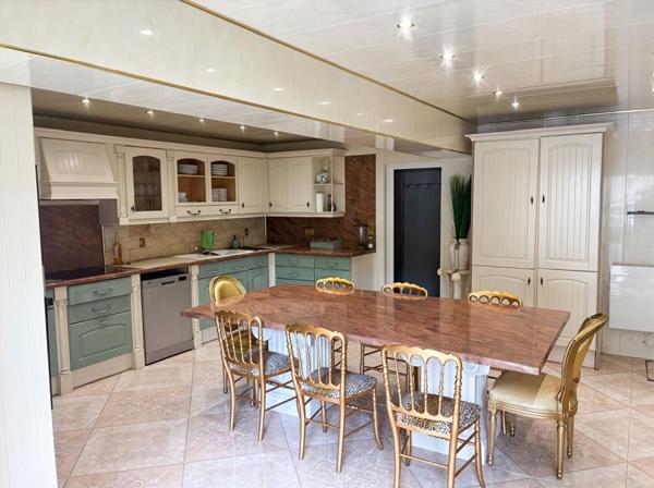 ARNIERES SUR ITON (27180) - Magnifique maison d'architecte d'environ 320 m² habitables - 5 chambres - 1 piscine couverte - 545 500  HAI