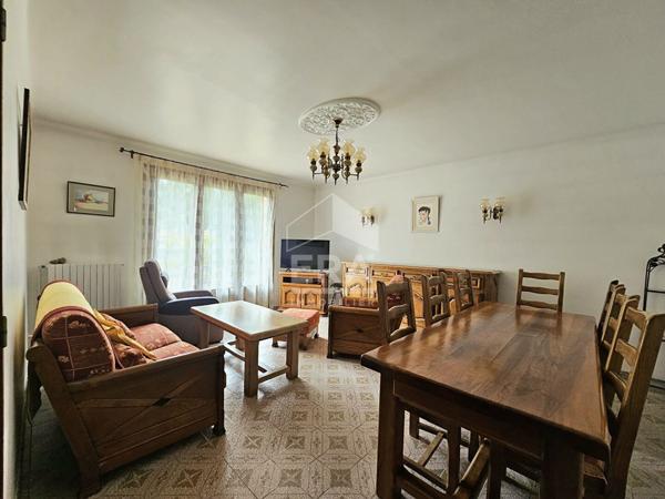 A VENDRE - LANÇON PROVENCE - Maison T6 avec 4 Chambres - sous-sol total - Jardin piscinable