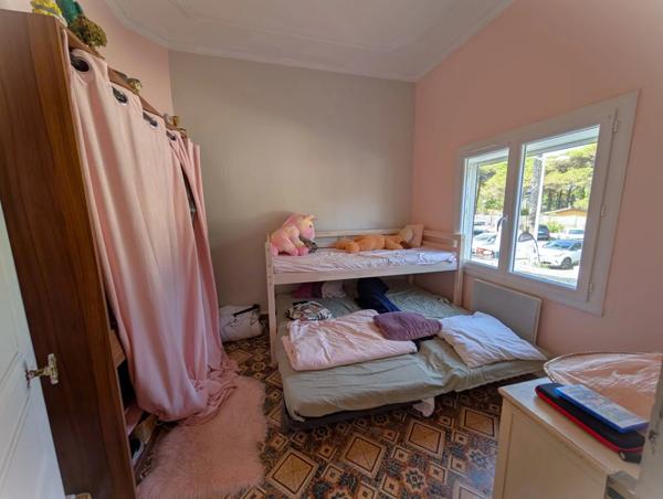 Local commercial + Appartement T4 – Emplacement n°1 La Tamarissière – Prêt à exploiter