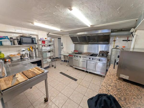 Local commercial + Appartement T4 – Emplacement n°1 La Tamarissière – Prêt à exploiter