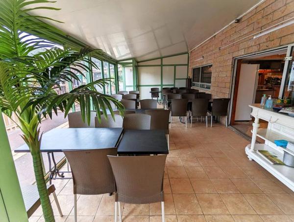 Local commercial + Appartement T4 – Emplacement n°1 La Tamarissière – Prêt à exploiter