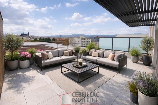 HABITABLE DE SUITE : dernier étage avec une SUPERBE TERRASSE §