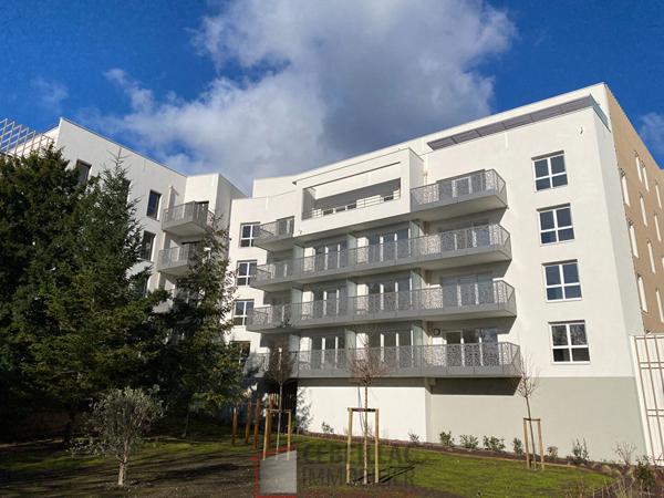 HABITABLE DE SUITE : dernier étage avec une SUPERBE TERRASSE §