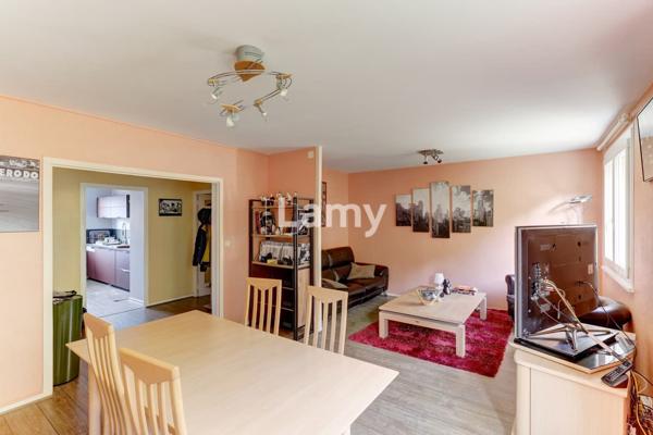 Appartement t5 avec 3 chambres, cave et stationnement