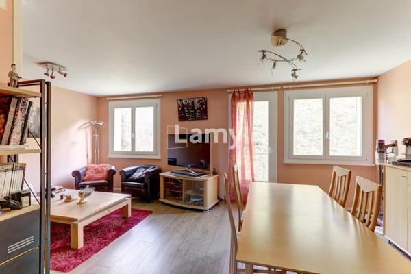 Appartement t5 avec 3 chambres, cave et stationnement