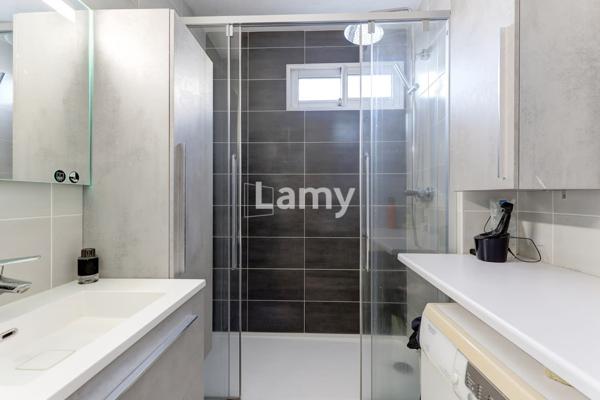 Appartement t5 avec 3 chambres, cave et stationnement