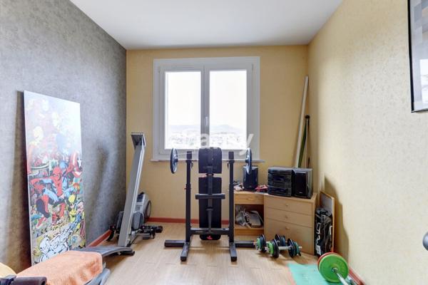 Appartement t5 avec 3 chambres, cave et stationnement