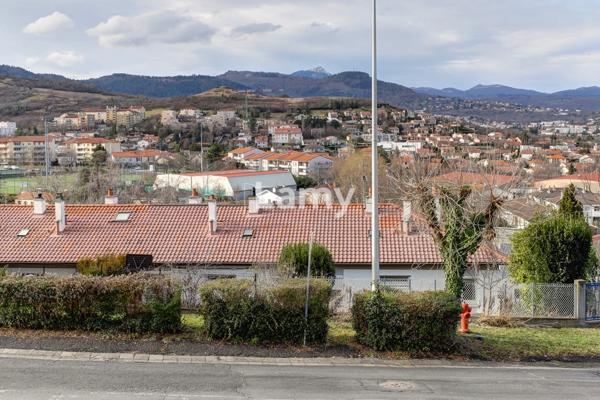 Appartement t5 avec 3 chambres, cave et stationnement