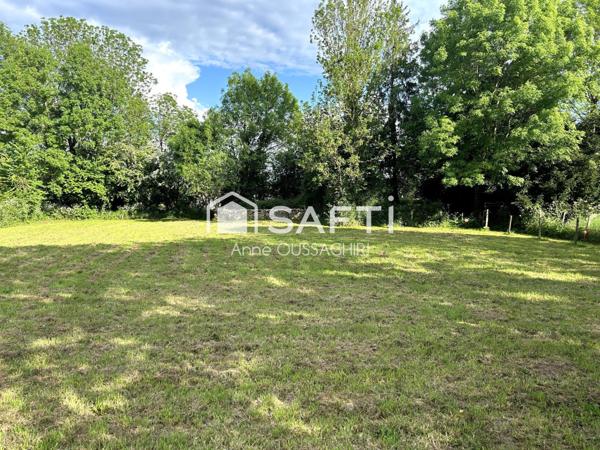 A Fonvérine. Terrain constructible au calme, cadre verdoyant et proche des commodités.