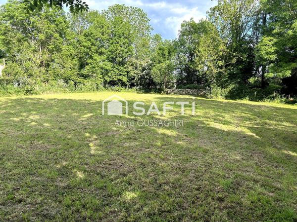 A Fonvérine. Terrain constructible au calme, cadre verdoyant et proche des commodités.