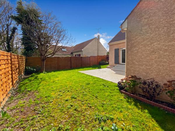 Maison Vaureal 140 m2 avec 4 chambres garage et terrain