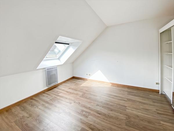 Maison Vaureal 140 m2 avec 4 chambres garage et terrain